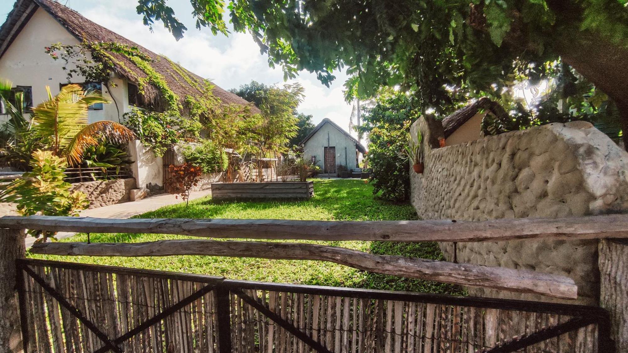 A Pousada Kitesurf Tofo House Exterior foto
